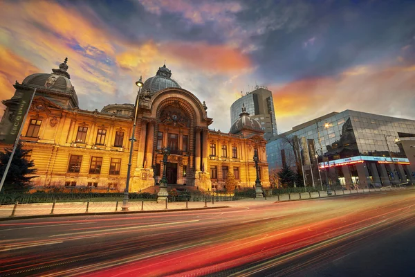 Architettura di contrasto di Bucarest — Foto Stock