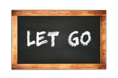 GO 'nun siyah ahşap çerçeve okul tahtasına yazmasına izin ver.