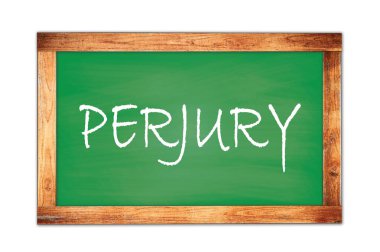 Yeşil ahşap çerçeve okul tahtasına yazılmış yalancı şahitlik metni.