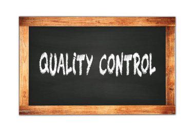 Siyah ahşap çerçeve okul tahtasına yazılmış Kalifiye Kontrol metni.