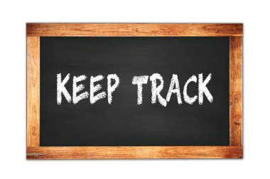 Siyah ahşap çerçeve okul tahtasına yazı yazmaya devam et.