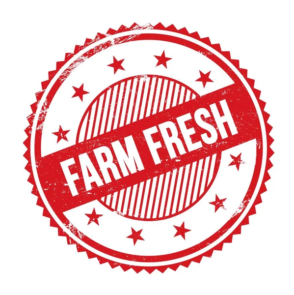 Kırmızı grungy zig zag kenarları yuvarlak mühür üzerine yazılmış FARM FRESH metin.