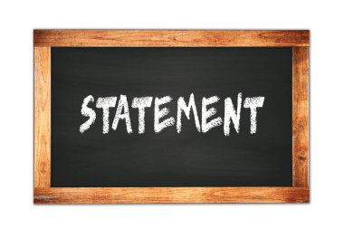 Siyah ahşap çerçeve okul tahtasına yazılmış STATEMENT metni.