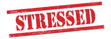Kırmızı grungy vintage kauçuk damga üzerinde STRESED metin.