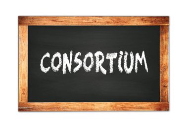 Siyah ahşap çerçeve okul tahtasına yazılmış CONSORTIUM metin.