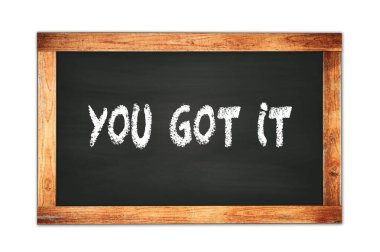 Siyah ahşap çerçeve okul tahtasına yazılmış IT mesajın var..