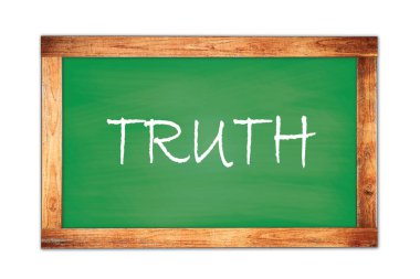 Yeşil okul karatahtasına yazılmış gerçek kelime