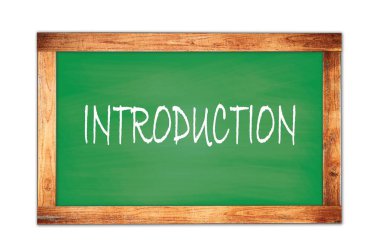 Yeşil ahşap çerçeve okul tahtasına yazılmış INTRODUCTION metni.