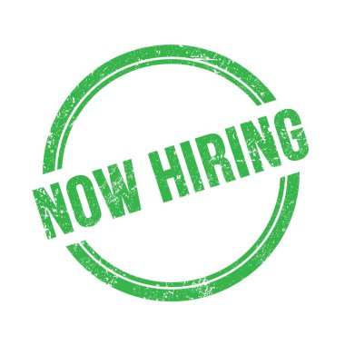 Şimdi işe alma metni yeşil grungy vintage yuvarlak pul üzerine yazılmış.