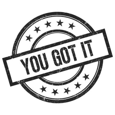 Siyah yuvarlak plastik damgayla yazılmış IT metnin var..