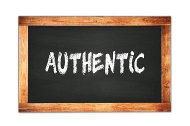 Siyah ahşap çerçeve okul tahtasına ATHENTIC metin.