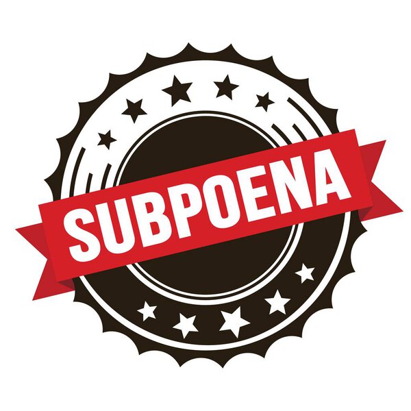 Текст SUBPOENA на значке красно-коричневой ленты.