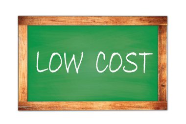 Düşük maliyetli metin yeşil ahşap çerçeve okul tahtasına yazılmış.