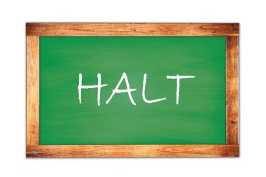 Yeşil okul yazı tahtasına yazılmış HALT kelimesi