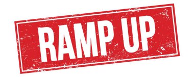 Kırmızı grungy dikdörtgen işareti üzerinde RAMP UP metin.