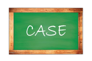 Yeşil ahşap çerçeve okul tahtasına yazılmış CASE metni.