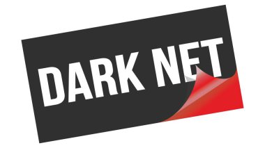 Siyah kırmızı etiket damgası üzerine yazılmış DARK NET metni.