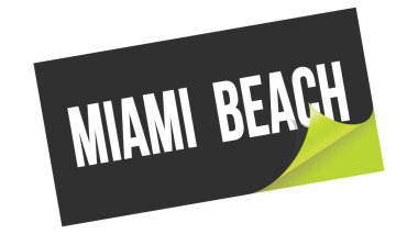 Siyah yeşil etiket damgası üzerine yazılmış MIAMI BEACH metni.