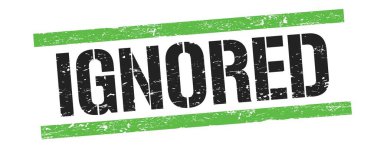 IGNORED metin üzerinde siyah yeşil grungy satır işareti.