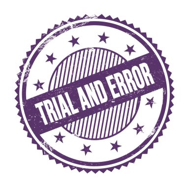 TRIAL VE ERROR metin mor indigo grungy zig zag kenarları yuvarlak mühür üzerine yazılmış.