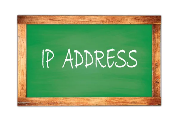 在绿色木制框架学校黑板上写的Ip Text — 图库照片