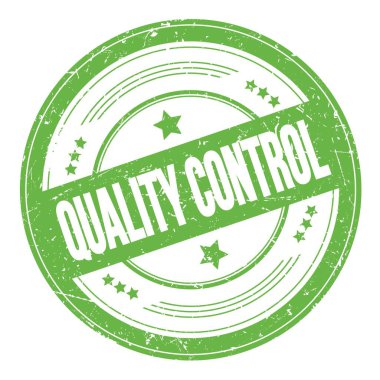 Yeşil yuvarlak, pasaklı doku damgası üzerinde kalite kontrol metni.