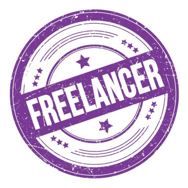 Mor çivit üzerine FREELANCER metin yuvarlak kirli doku damgası.