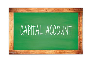 Yeşil ahşap çerçeve okul tahtasına yazılmış CAPITAL ACCOUNT metni.