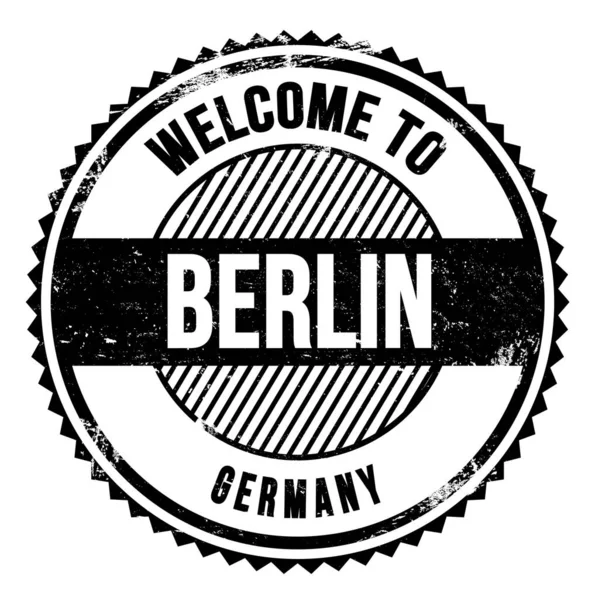 欢迎来到柏林 文字写在黑色锯齿状邮票上 — 图库照片