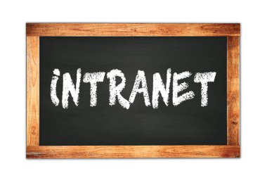 Siyah ahşap çerçeve okul tahtasına yazılmış INTRANET metni.