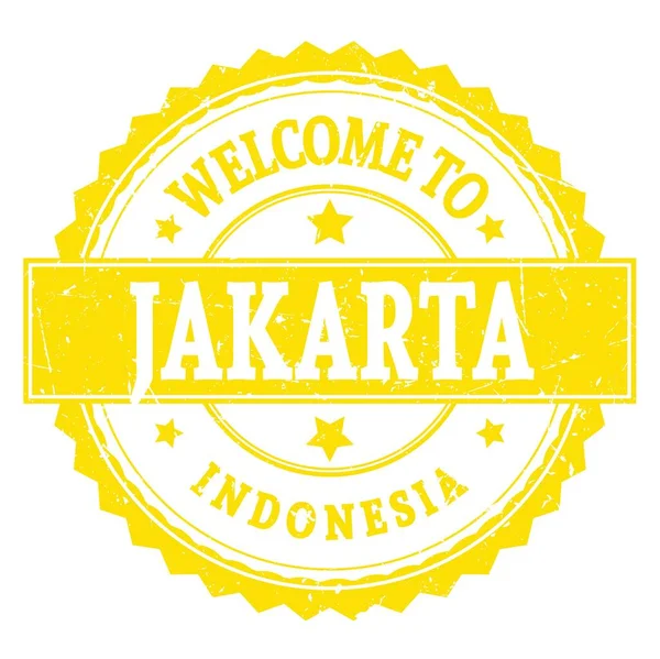 欢迎来到日本 印尼语 写在黄色圆形锯齿形邮票上的字 — 图库照片