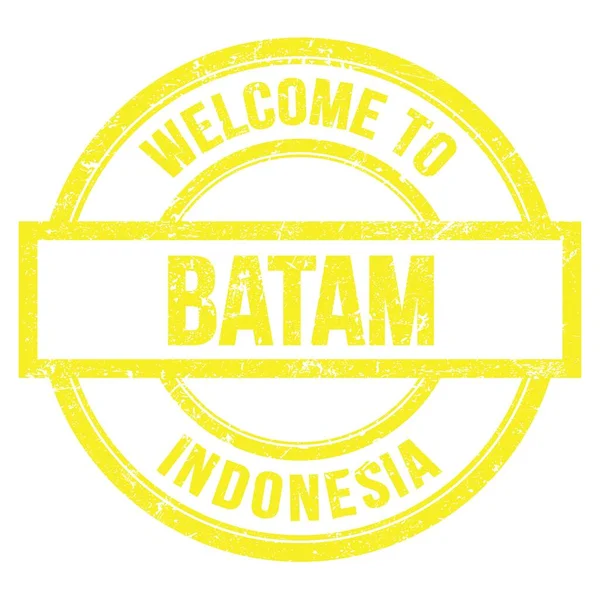 欢迎来到Batam Indonesia 写在黄色圆形简单邮票上的文字 — 图库照片