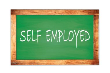 SELF EMPLOYED yeşil ahşap çerçeve okul tahtasına yazılmış metin.