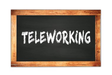 Siyah ahşap çerçeve okul tahtasına yazılan telesekreter metni.