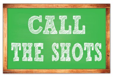 Yeşil ahşap çerçeve okul tahtasına yazılmış çekimleri çağır.