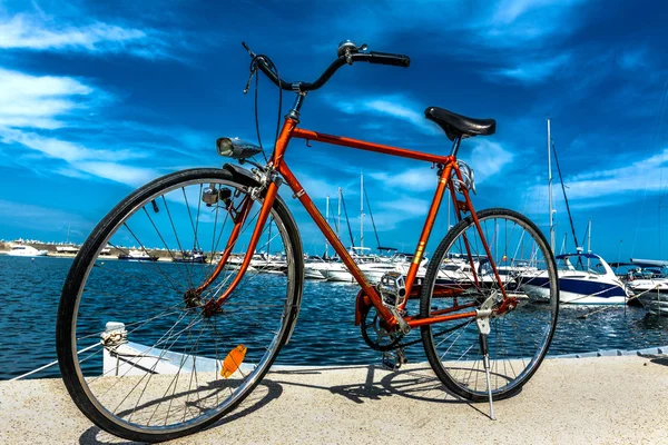 Bicicletta arancione — Foto Stock