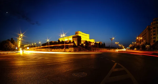 Palacio del Parlamento en Bucarest — Foto de Stock