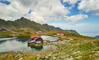Balea kabin dağ Gölü üzerinde