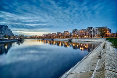 Gün batımında Bükreş