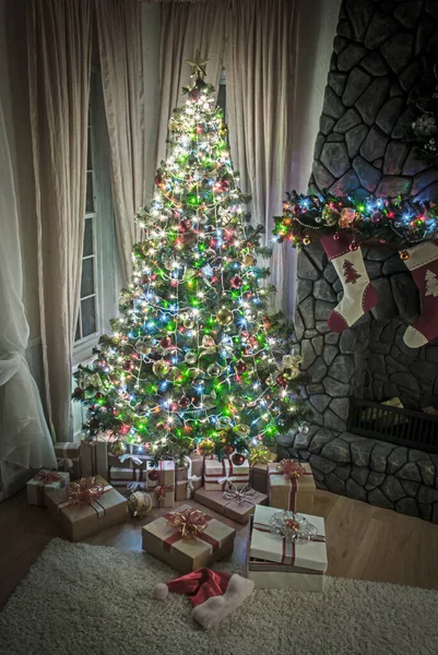 Pohon Natal Dan Tahun Baru Dalam Desain Interior Modern — Stok Foto