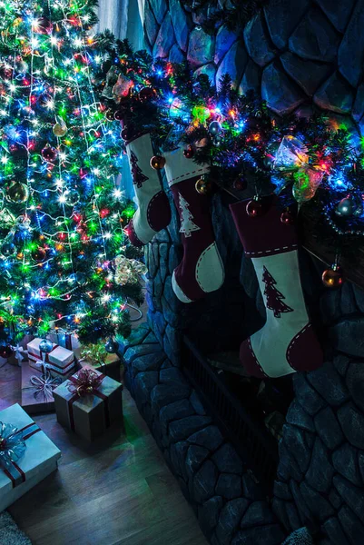 Karácsonyfa Szilveszter Modern Belsőépítészetben — Stock Fotó