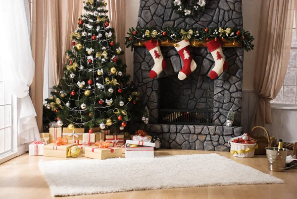 Modern iç tasarımda Noel ve Yeni Yıl ağacı