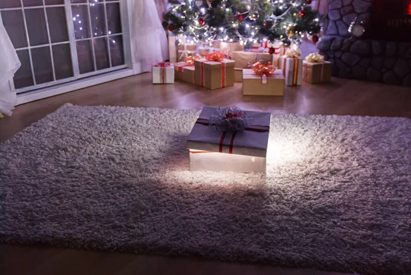 Caja Regalo Navidad Con Decoración — Foto de Stock