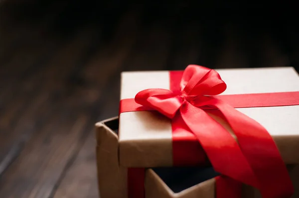 Süslü Noel hediyesi kutusu