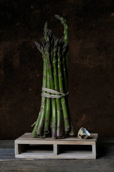 Still Life Bunch Asparagus Tied Ribbon Placed Mini Wooden Platform — Stock Photo, Image