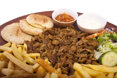 Shawarma yakın plan beyaz arkaplanda izole edildi