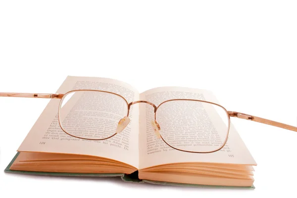 Szemüveg Egy Zöld Régi Könyv Elszigetelt Fehér — Stock Fotó