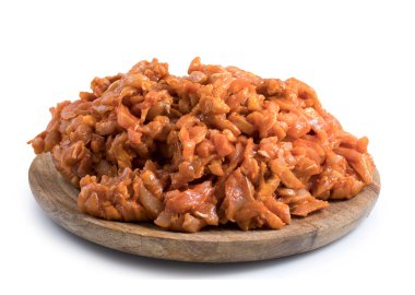 Beyaz arkaplanda çiğ shoarma izole