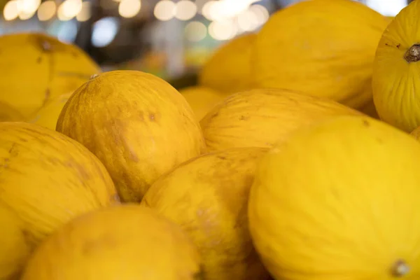 Sarı tatlı karpuz marketi