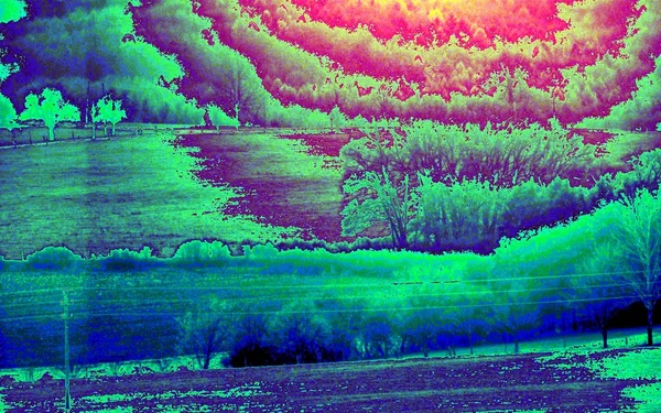 Paisaje coloreado por computadora con rango de color desplazado —  Fotos de Stock
